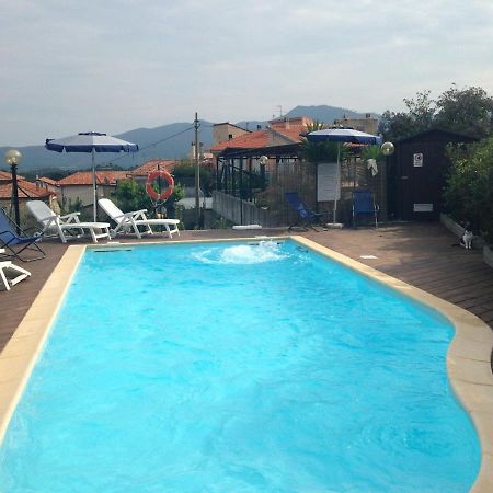 Gli Angeli Agriturismo Villa Cisano sul Neva Exteriör bild