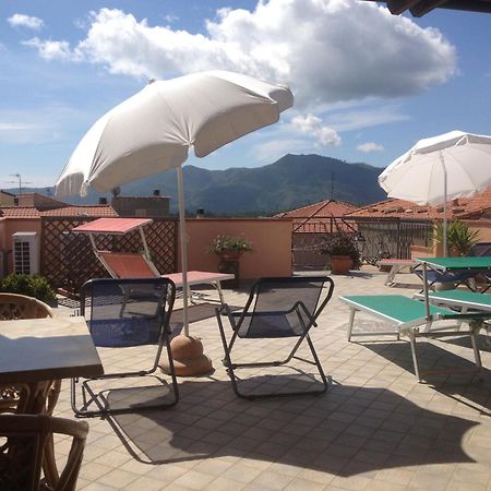 Gli Angeli Agriturismo Villa Cisano sul Neva Exteriör bild