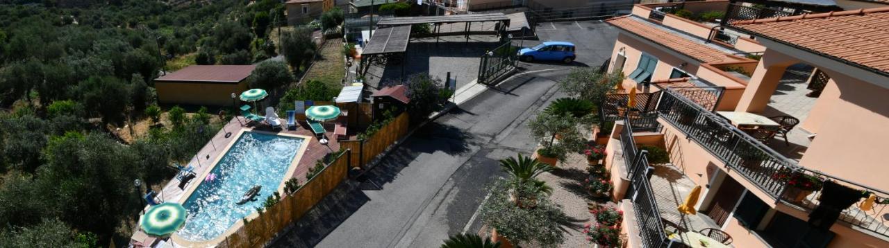 Gli Angeli Agriturismo Villa Cisano sul Neva Exteriör bild