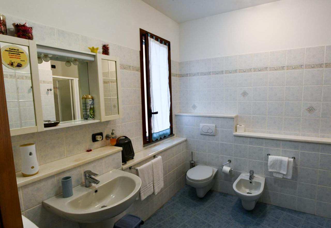 Gli Angeli Agriturismo Villa Cisano sul Neva Exteriör bild