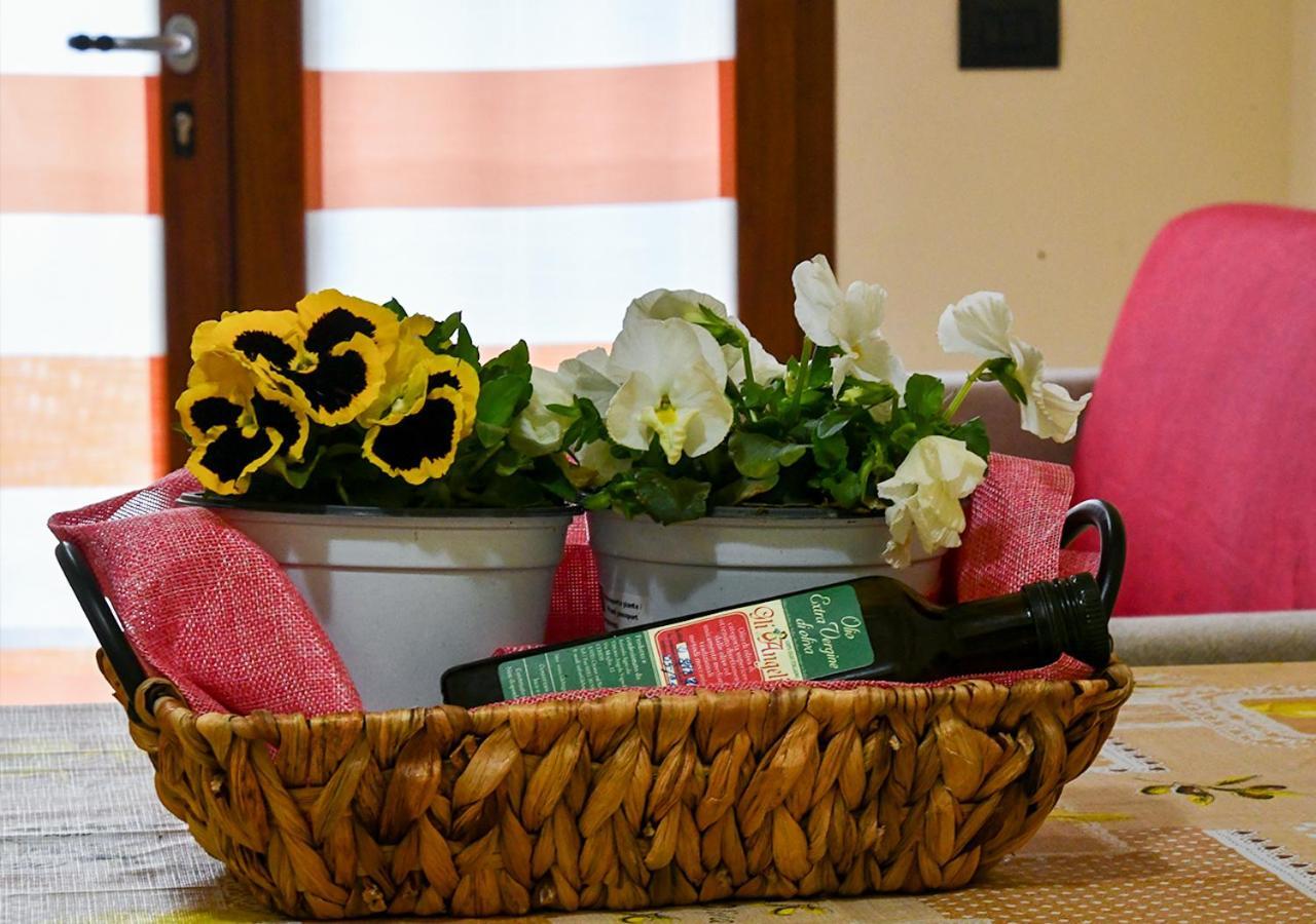 Gli Angeli Agriturismo Villa Cisano sul Neva Exteriör bild