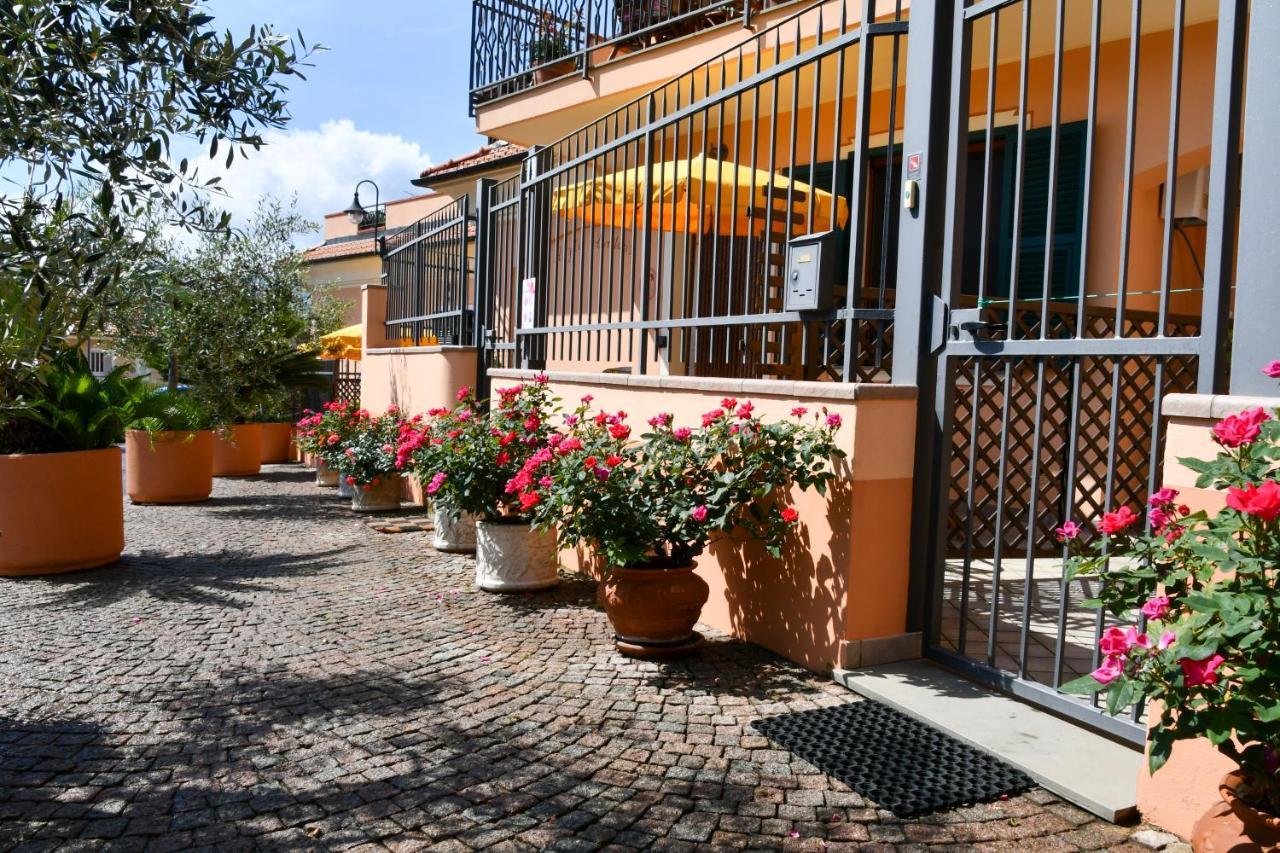 Gli Angeli Agriturismo Villa Cisano sul Neva Exteriör bild