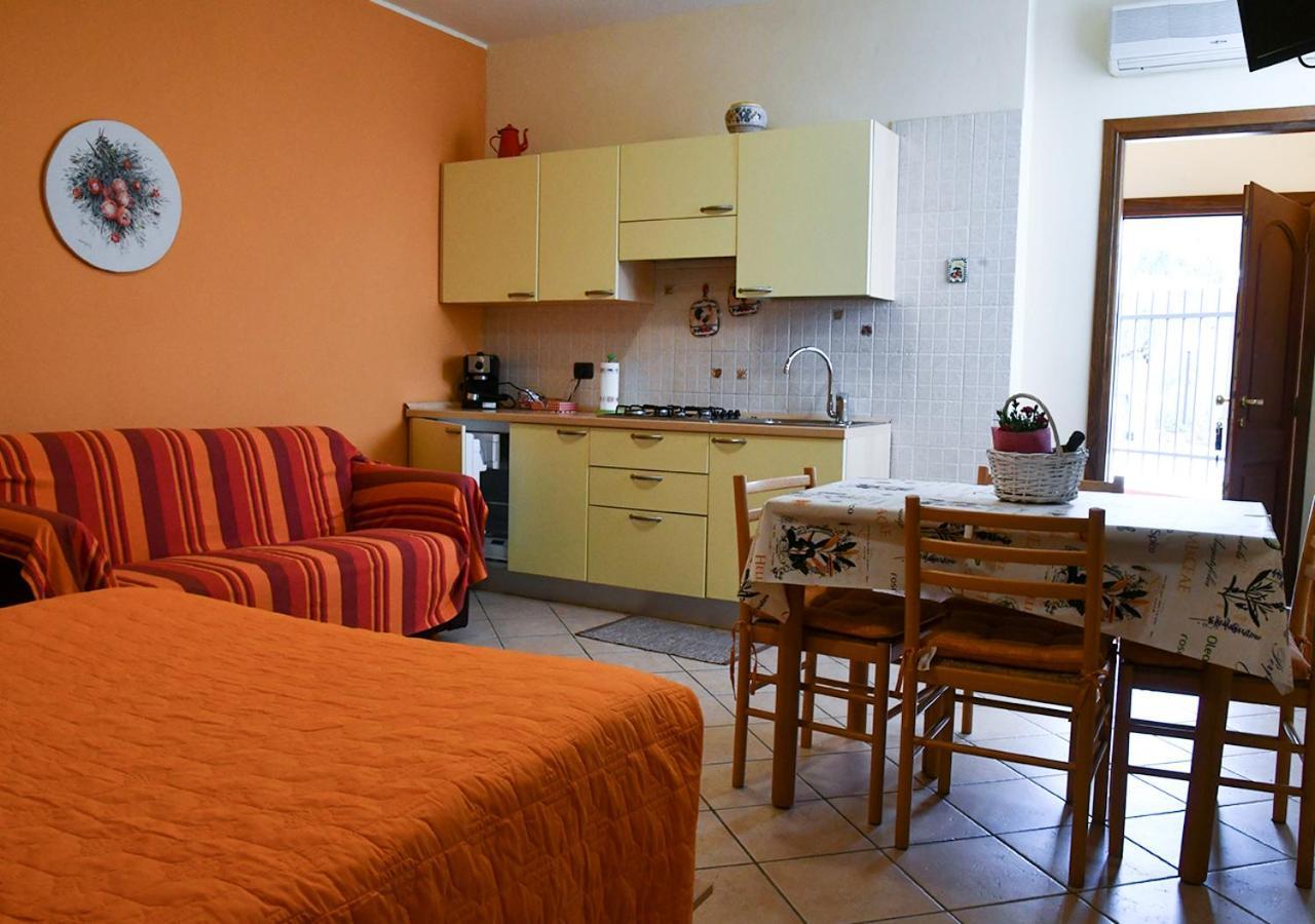 Gli Angeli Agriturismo Villa Cisano sul Neva Exteriör bild