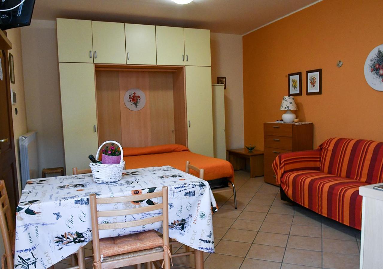 Gli Angeli Agriturismo Villa Cisano sul Neva Exteriör bild