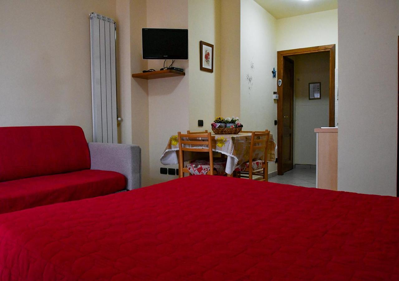 Gli Angeli Agriturismo Villa Cisano sul Neva Exteriör bild