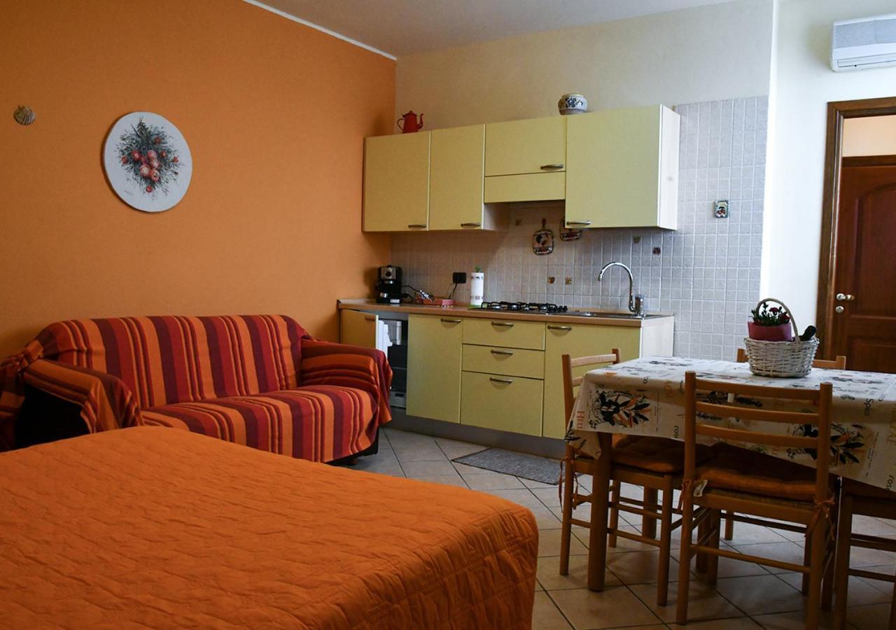 Gli Angeli Agriturismo Villa Cisano sul Neva Exteriör bild