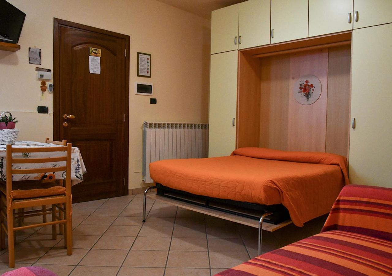 Gli Angeli Agriturismo Villa Cisano sul Neva Exteriör bild