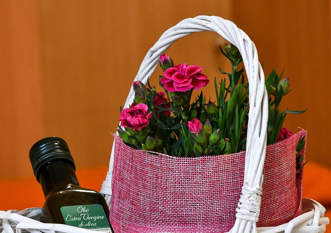 Gli Angeli Agriturismo Villa Cisano sul Neva Exteriör bild
