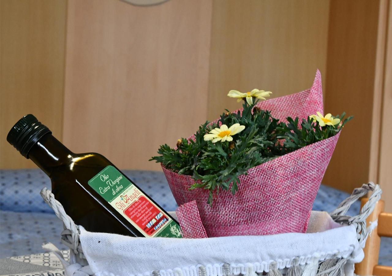 Gli Angeli Agriturismo Villa Cisano sul Neva Exteriör bild