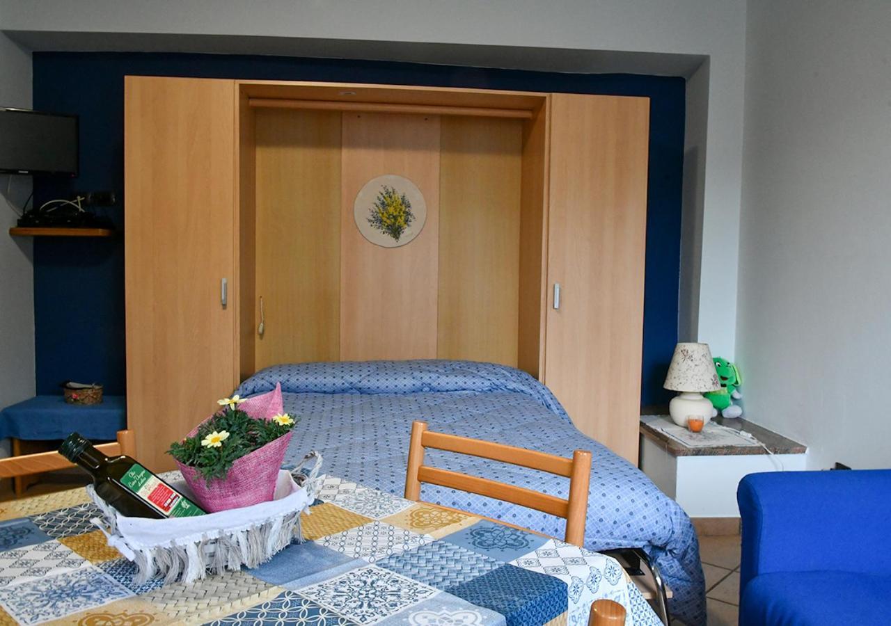 Gli Angeli Agriturismo Villa Cisano sul Neva Exteriör bild