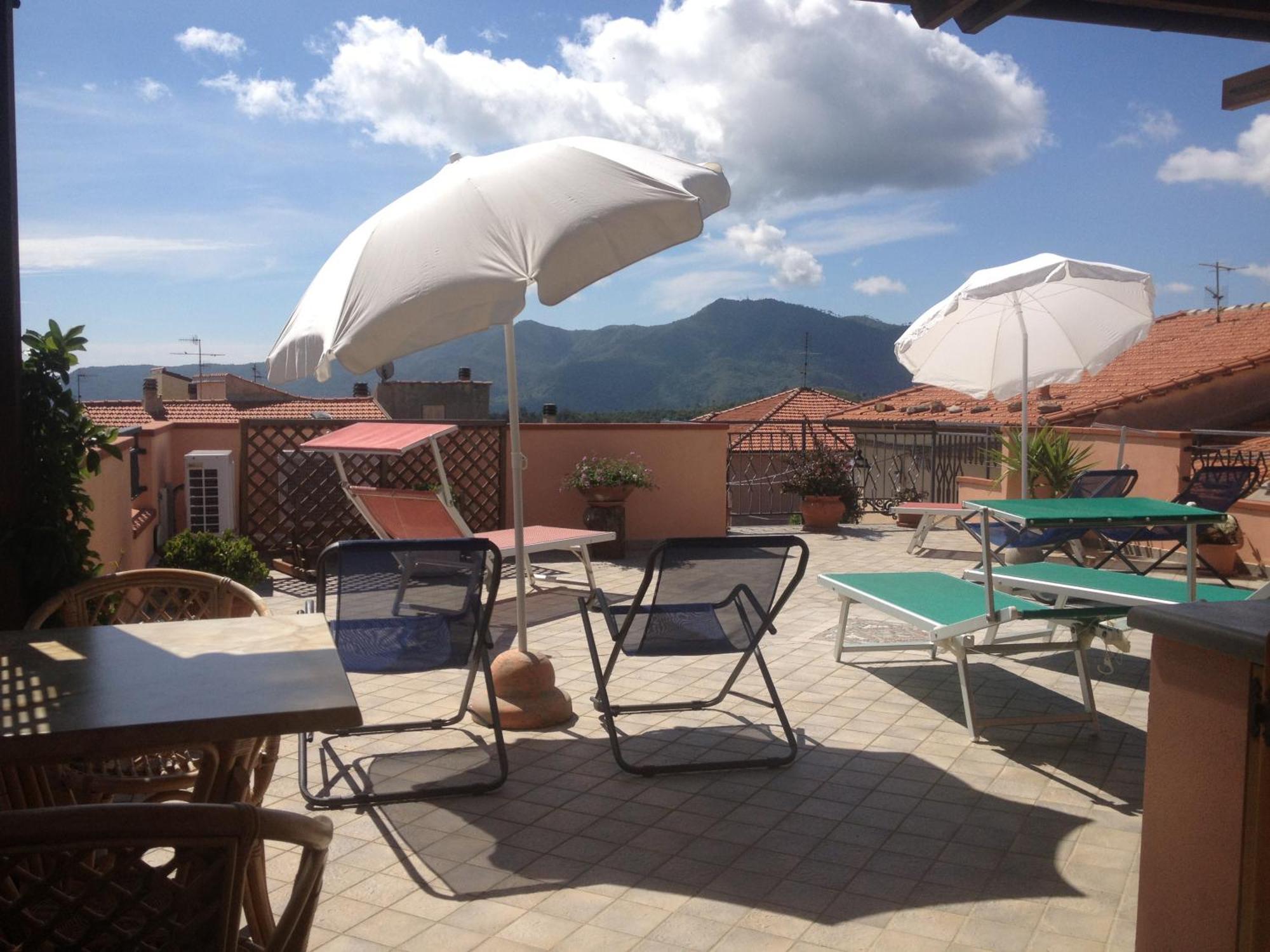 Gli Angeli Agriturismo Villa Cisano sul Neva Exteriör bild