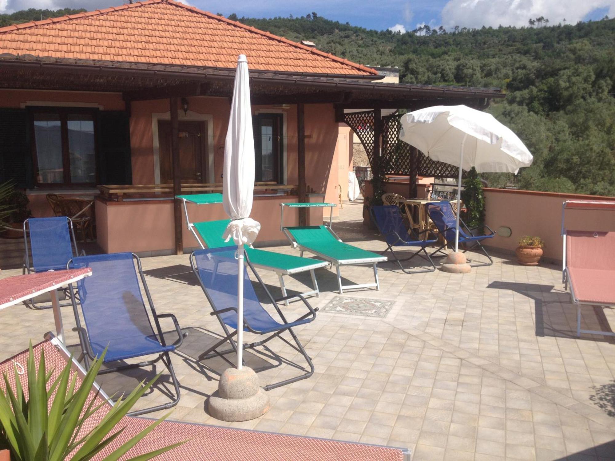 Gli Angeli Agriturismo Villa Cisano sul Neva Exteriör bild